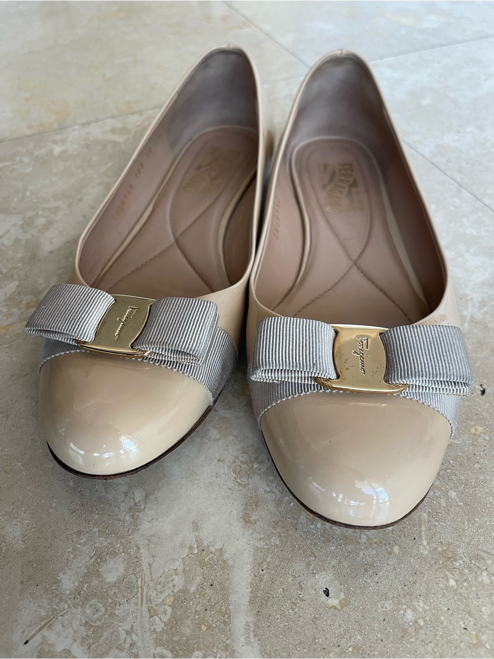 Salvatore Ferragamo Beige Patent Leather Vara Bow Flats - Picture 1 of 7